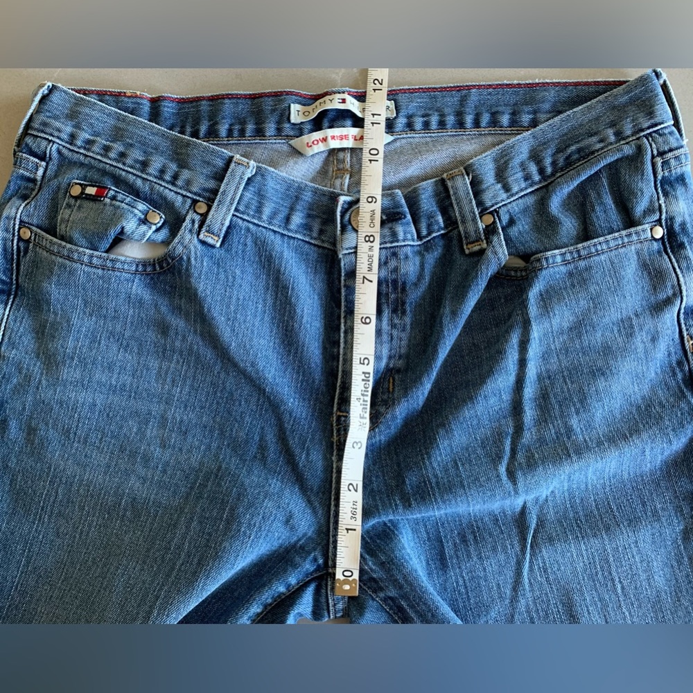 TOMMY HILFIGER Low-Rise Flared Jeans - Picture 7 of 7